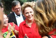 Eleições 2026: veja o momento em que Dilma Rousseff recebe apoio de eleitores ao votar em BH