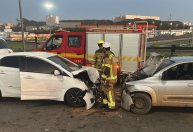 Corpo de Bombeiros atende colisão frontal na rodovia Fernão Dias em Pouso Alegre