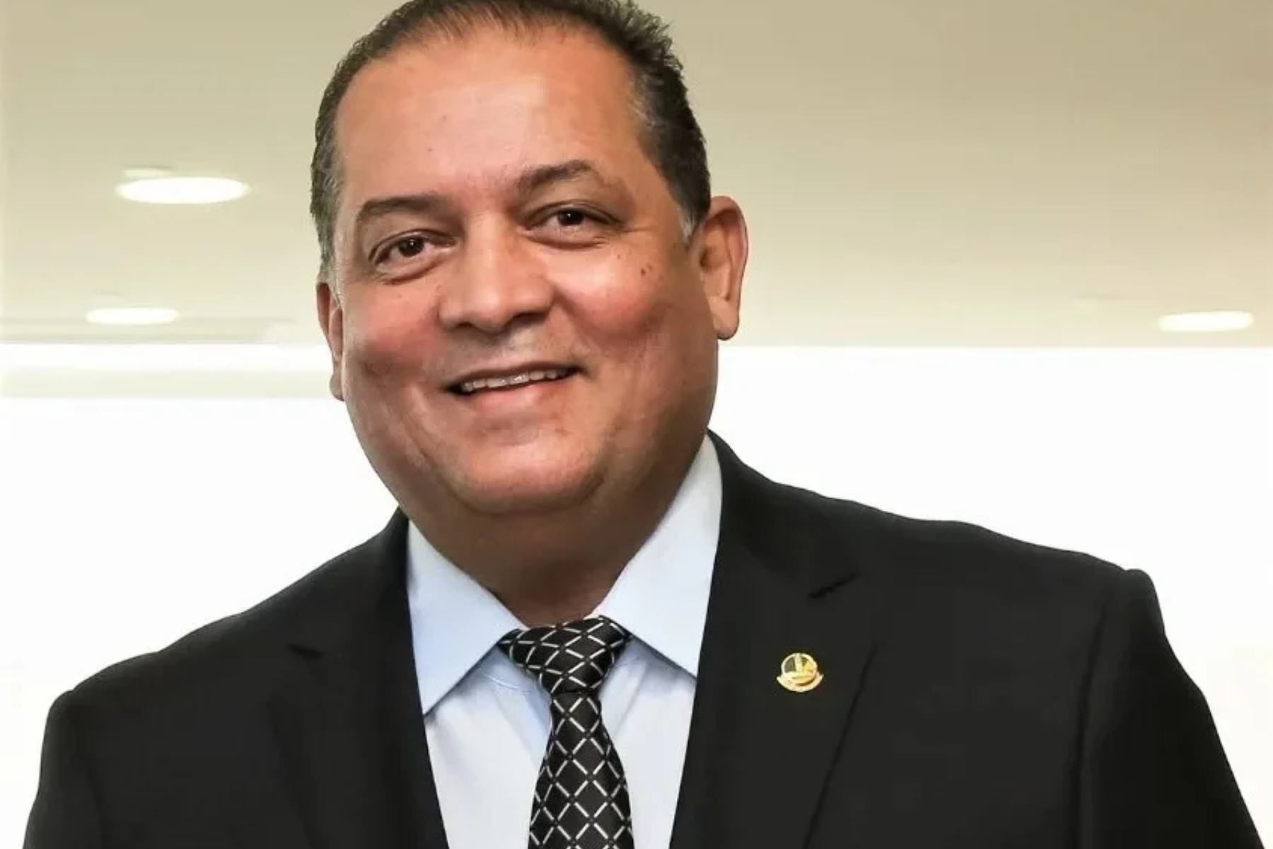 Eduardo Gomes é eleito senador pelo Tocantins com 27,35% dos votos