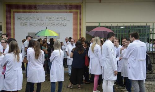Estudantes de medicina aguardam realização do Enamed