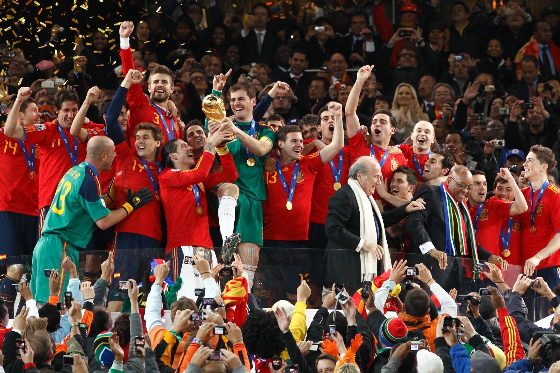 Meia campeão do mundo pela Espanha surpreende e é anunciado por clube de Hong Kong
