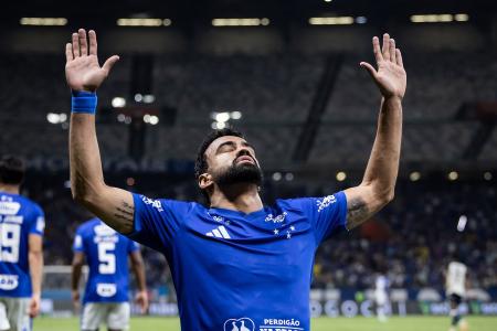 Fabrício Bruno celebra seu primeiro gol em 2026