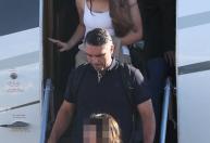 Flávio Bolsonaro se declara presidente do Brasil em carta divulgada após desembarque nos Estados Unidos