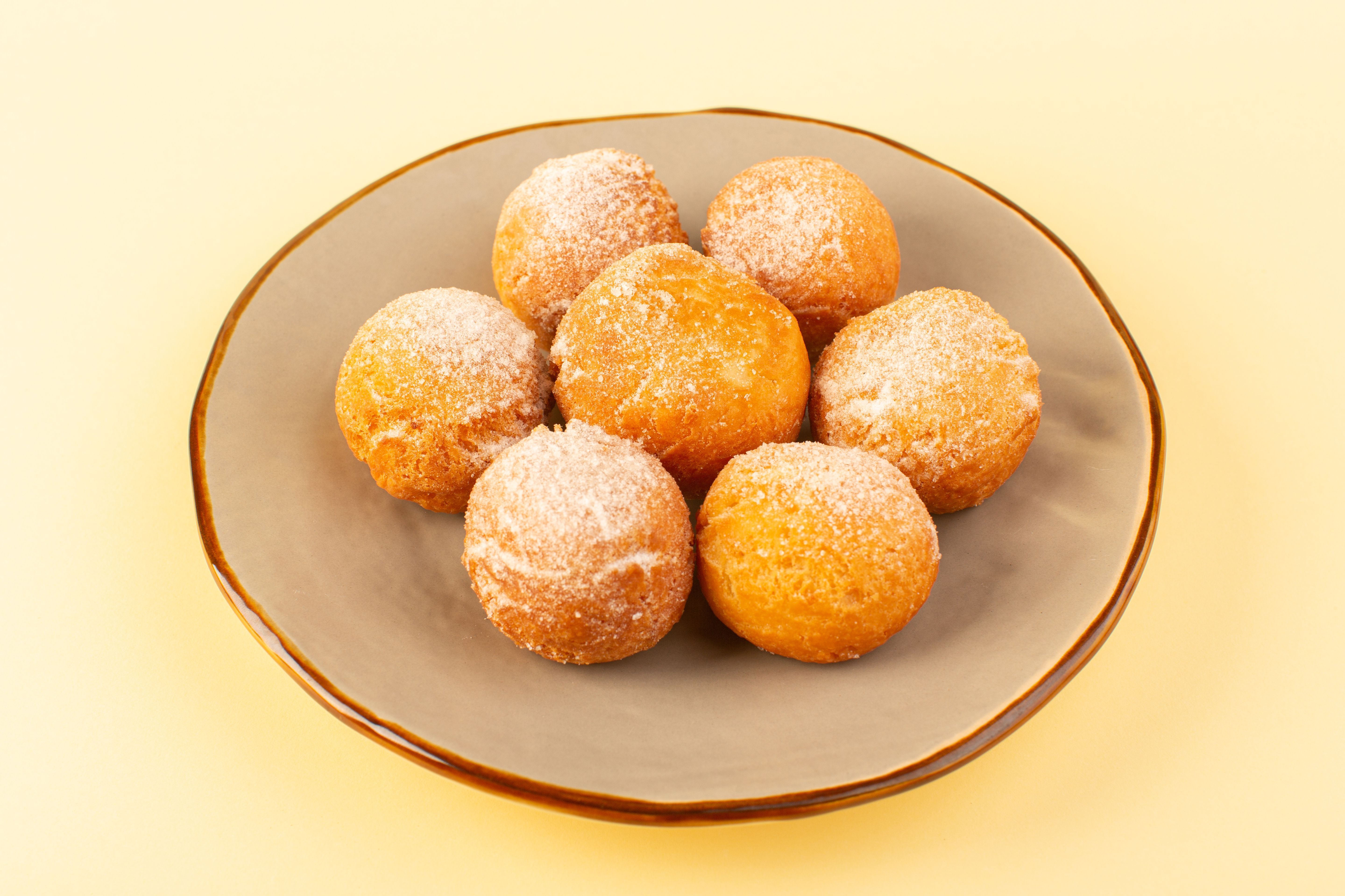 Bolinho de chuva é receita tradicional fácil de fazer em casa