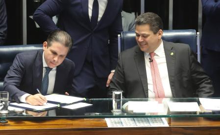 O deputado federal Hugo Motta (Republicanos-PB) e o senador Davi Alcolumbre (Uniao-AP)