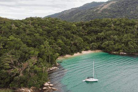 Volta à Ilha Grande: trilha de 100 km passa por praias, florestas e ruínas históricas