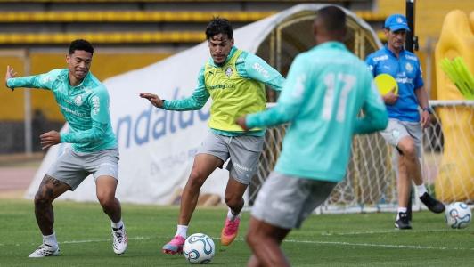 Luis Pacheco em lance com Gustavo Gómez e Marlon Freitas • Cesar Greco/Palmeiras