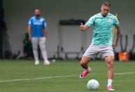 Paulinho avança em recuperação e está próximo de retorno ao Palmeiras