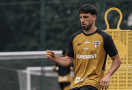 Sem quatro jogadores, São Paulo treina de olho no Cruzeiro; as opções de Dorival