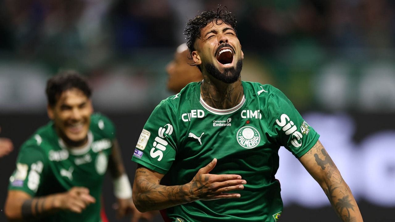 Palmeiras mantém invencibilidade em clássicos após goleada sobre Corinthians