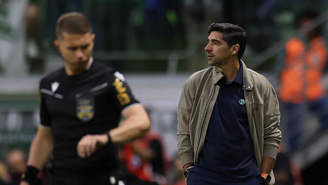 Abel é direto sobre Paulinho, do Palmeiras: 'Não era justo bater o pênalti'