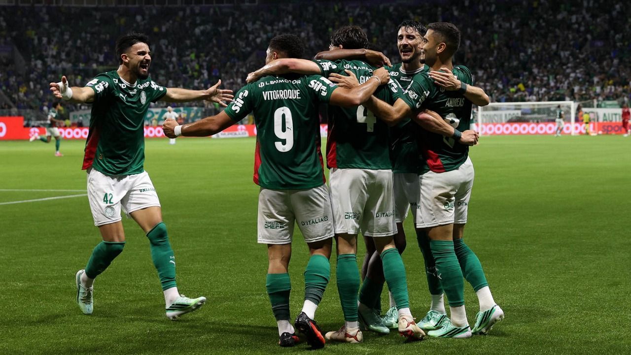 Ataque poderoso e três zagueiros: números mostram crescimento do Palmeiras