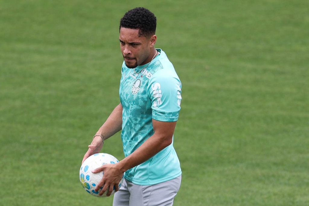 Vitor Roque avança em recuperação e pode reforçar Palmeiras em breve