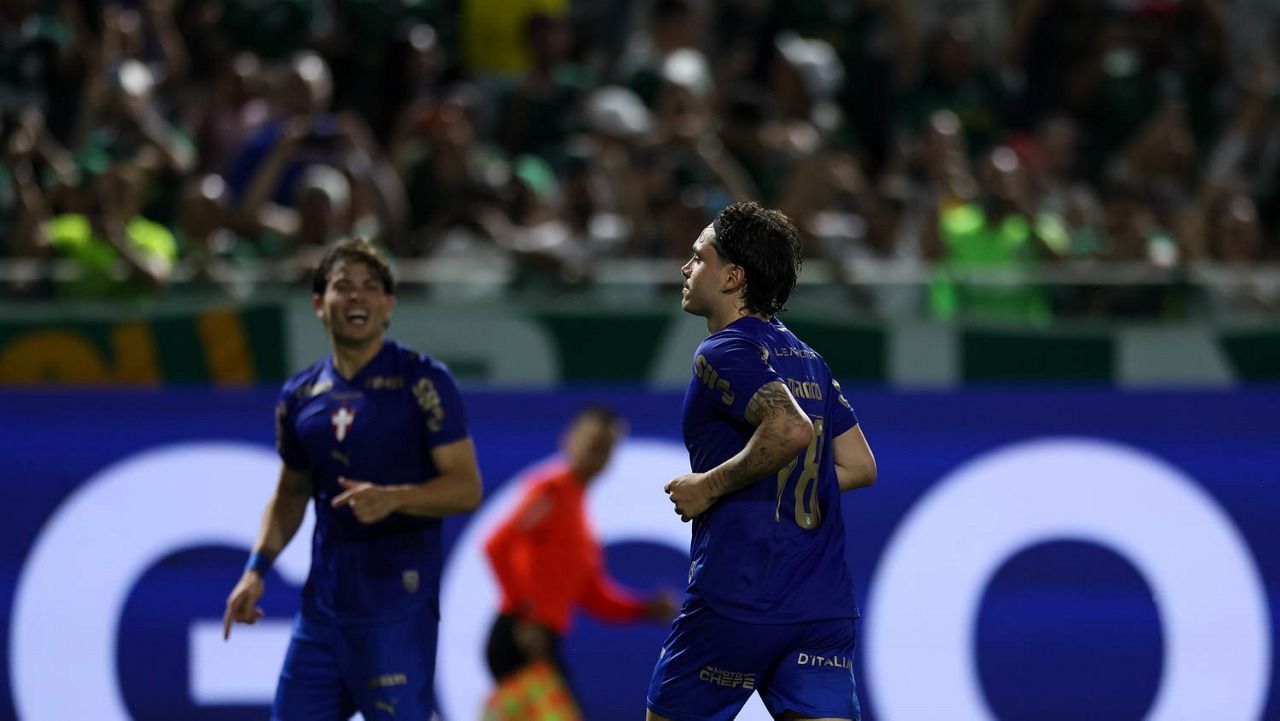 Palmeiras vence RB Bragantino e reassume liderança provisória do Brasileiro