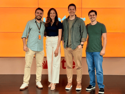 Profissionais do Inter e do Data Hackers em encontro sobre dados, inteligência artificial e tecnologia.