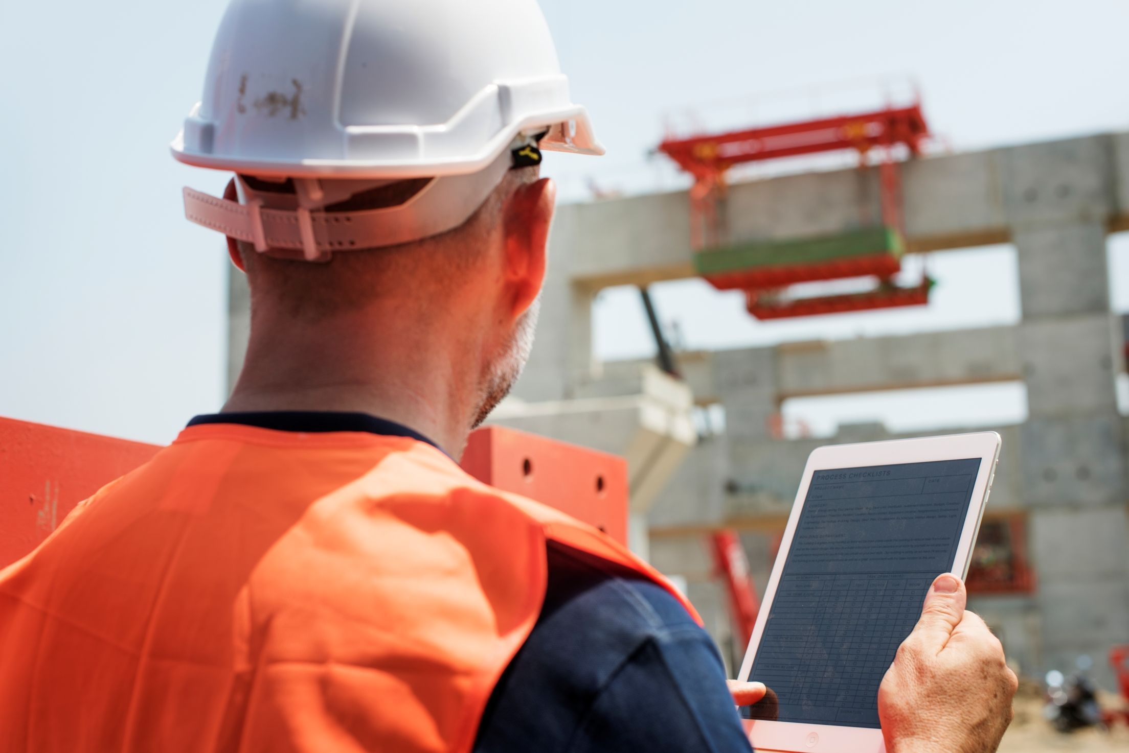 ISO 9001 em uma construtora: o que a certificação exige e o que muda na obra e no atendimento ao cliente