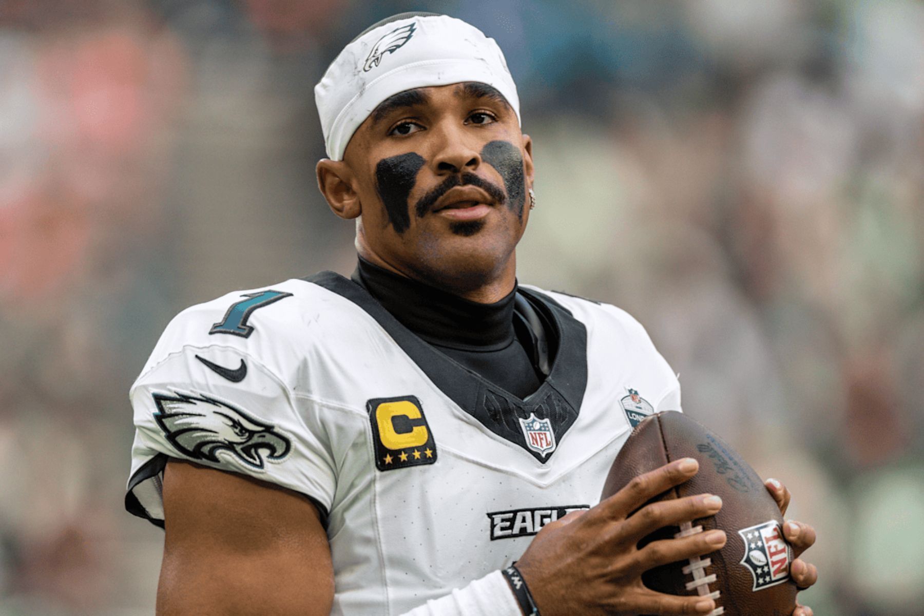 Quarterback dos Eagles, Jalen Hurts é diagnosticado com coágulos nos pulmões e será desfalque indefinidamente