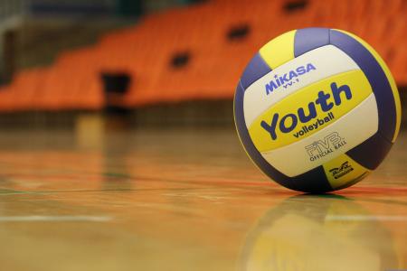 Quadra do Ginásio Wadih Antônio Esper preparada para a realização de partidas de voleibol em Varginha.