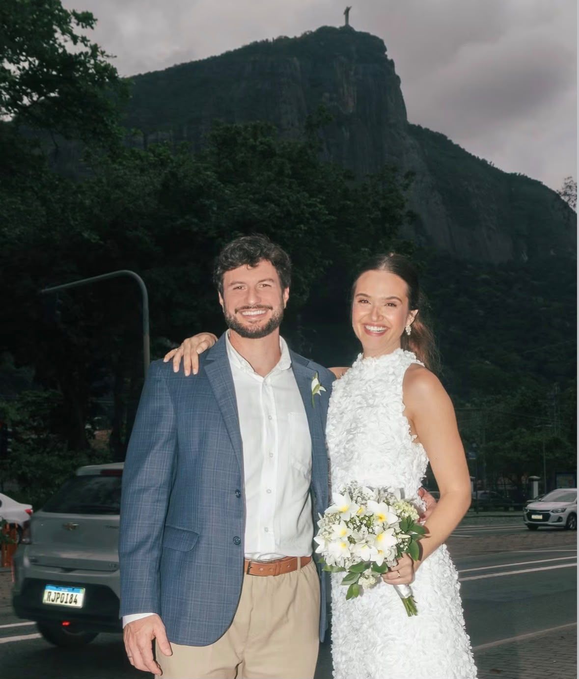 Atriz Juliana Paiva se casa com empresário Danilo Partezani no Rio de Janeiro