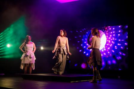 Miá Mello, Camila Raffanti e Juliana Araripe apresentam comédia 'Mulheres em Chamas'