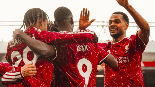 Liverpool vence Brighton em duelo direto na parte de cima da Premier League