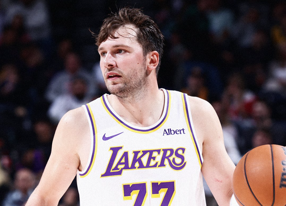 Doncic tem noite mágica com 52 pontos e bate 3 mil nos Lakers antes de Kareem e LeBron