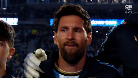 Lionel Messi chorando na despedida da Seleção Argentina