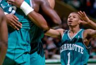Menor jogador da história da NBA terá camisa aposentada em clube onde fez história