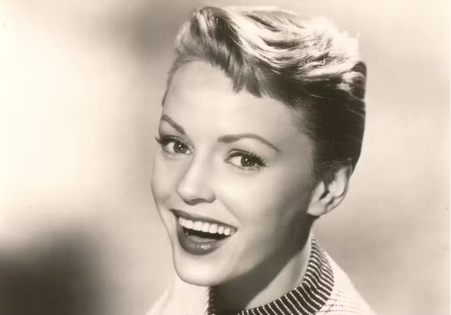 Morre Peggy King, cantora e atriz norte-americana, aos 96 anos