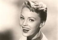 Morre Peggy King, cantora e atriz norte-americana, aos 96 anos