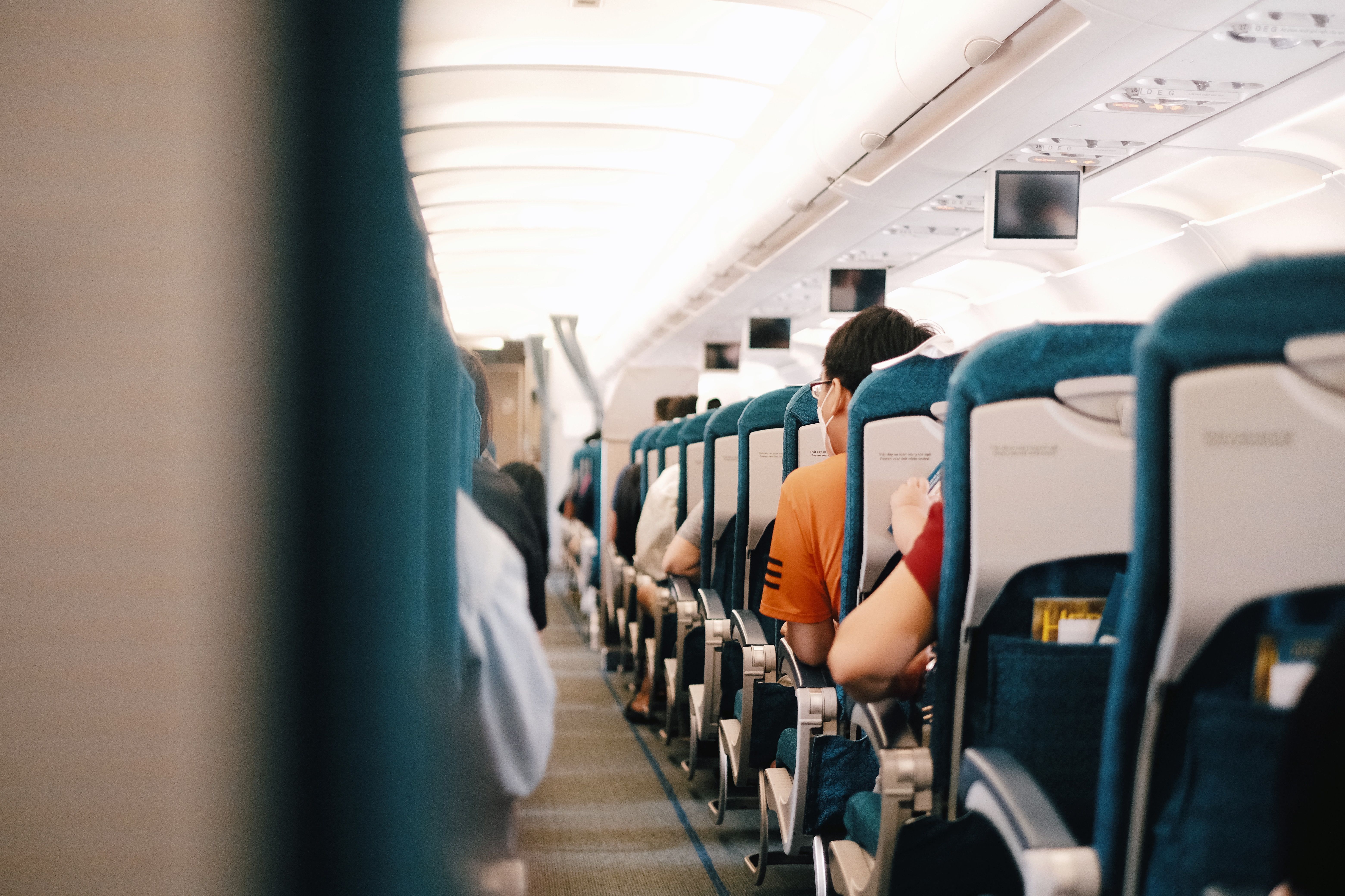 Reino Unido acaba com cobrança para crianças viajarem ao lado dos pais