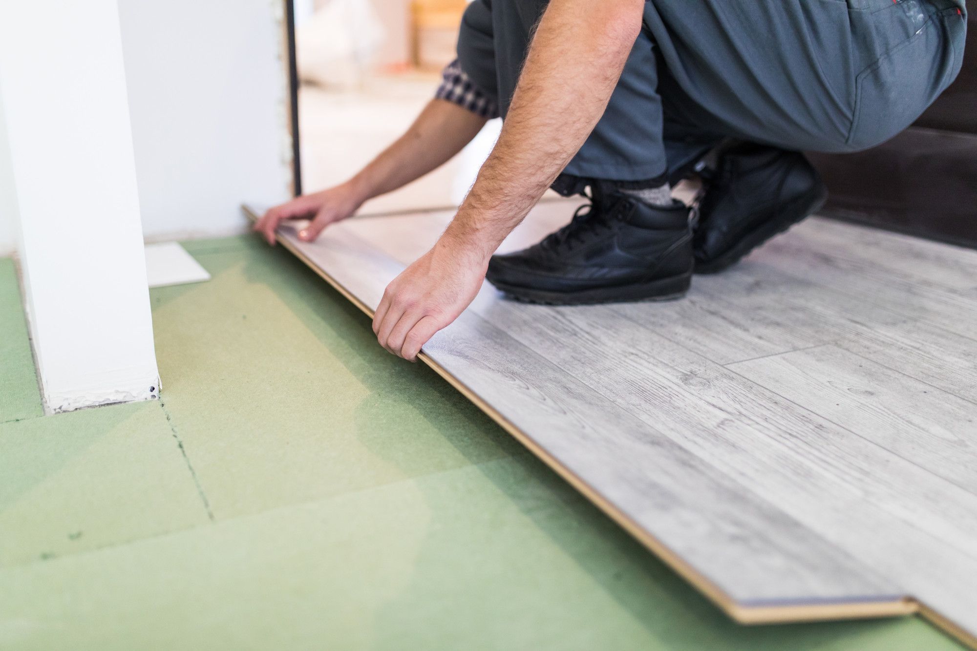 Piso laminado perde espaço para revestimentos que resistem melhor à água