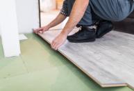 Piso laminado perde espaço para revestimentos que resistem melhor à água