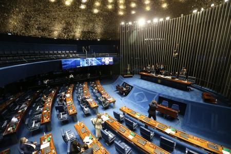 Plenário do Senado Federal durante sessão deliberativa ordinária semipresencial.