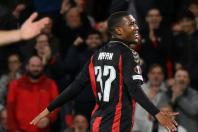 Dupla brasileira dá show, e Bournemouth vence mais uma pela Liga Europa