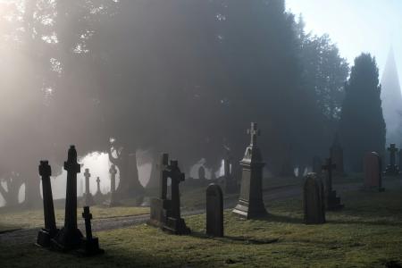 Homem morre após cair no túmulo do próprio pai no ES
