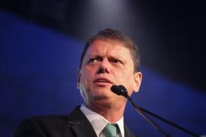 Em vídeo, Tarcísio reconhece vitória de Lula e repete que 'a eleição passou' por seis vezes