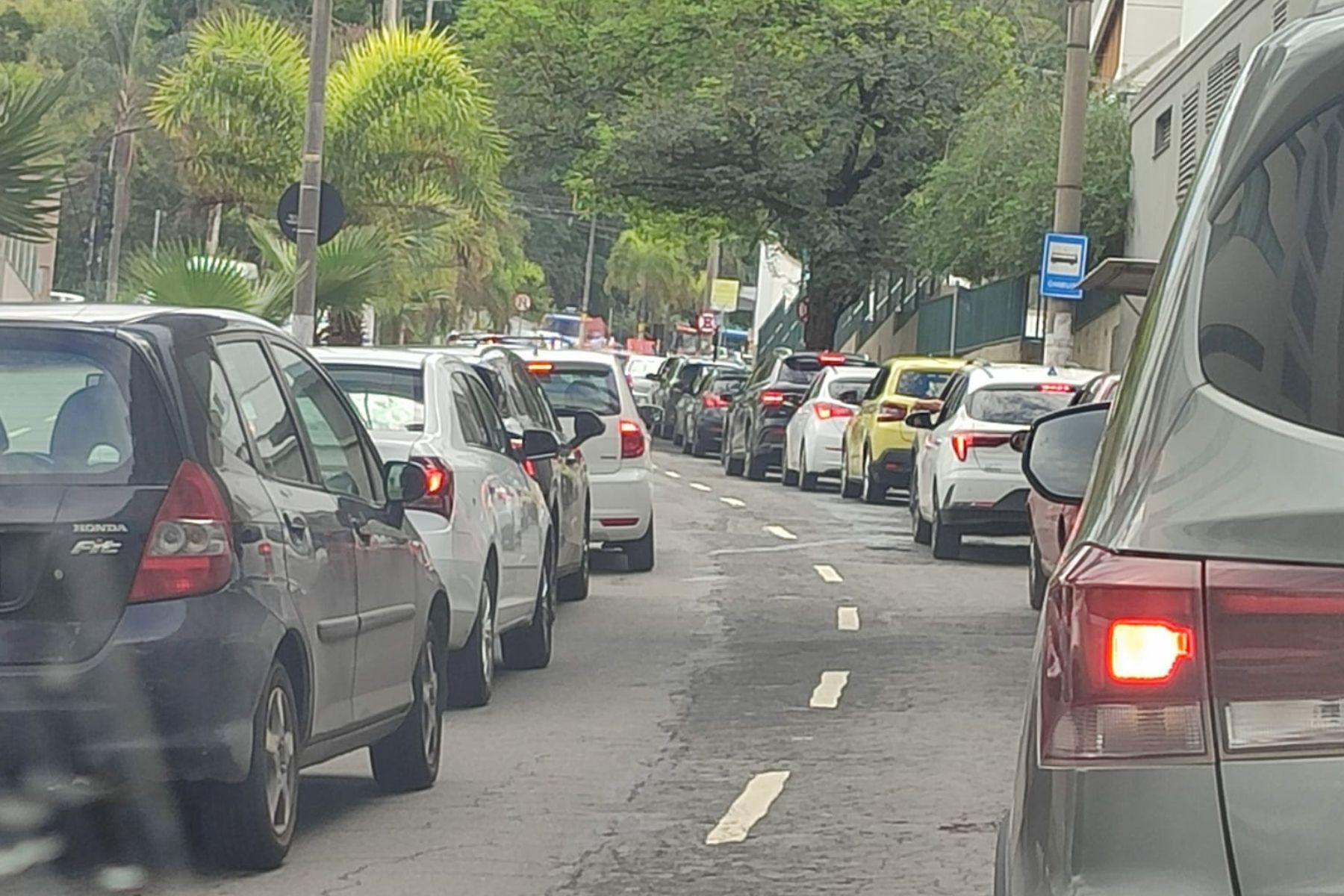 Trânsito é liberado no pórtico Sul da UFJF após demolições de casas condenadas em Juiz de Fora