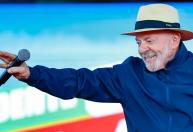Lula promete Pé-de-Meia Universitário com R$ 700 mensais se for reeleito
