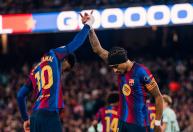 Raphinha e Yamal dão novo show, Barcelona atropela Alavés e dá resposta em La Liga