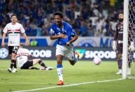 Jovens se destacam, Cruzeiro vence São Paulo e entra no G4 do Brasileirão