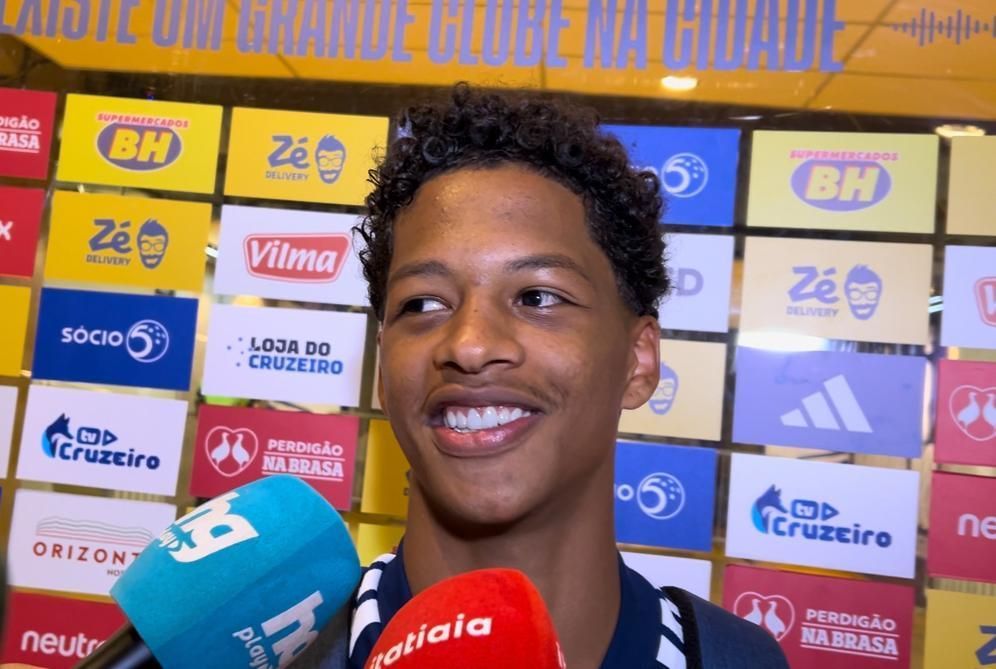 Zé Lucas comemora primeiro gol pelo Cruzeiro e é direto sobre futuro: 'Tranquilo'
