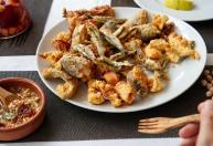 Especialistas em nutrição confirmam: 'Peixe frito não é feito com farinha, mas sim com grão-de-bico, alho e páprica'
